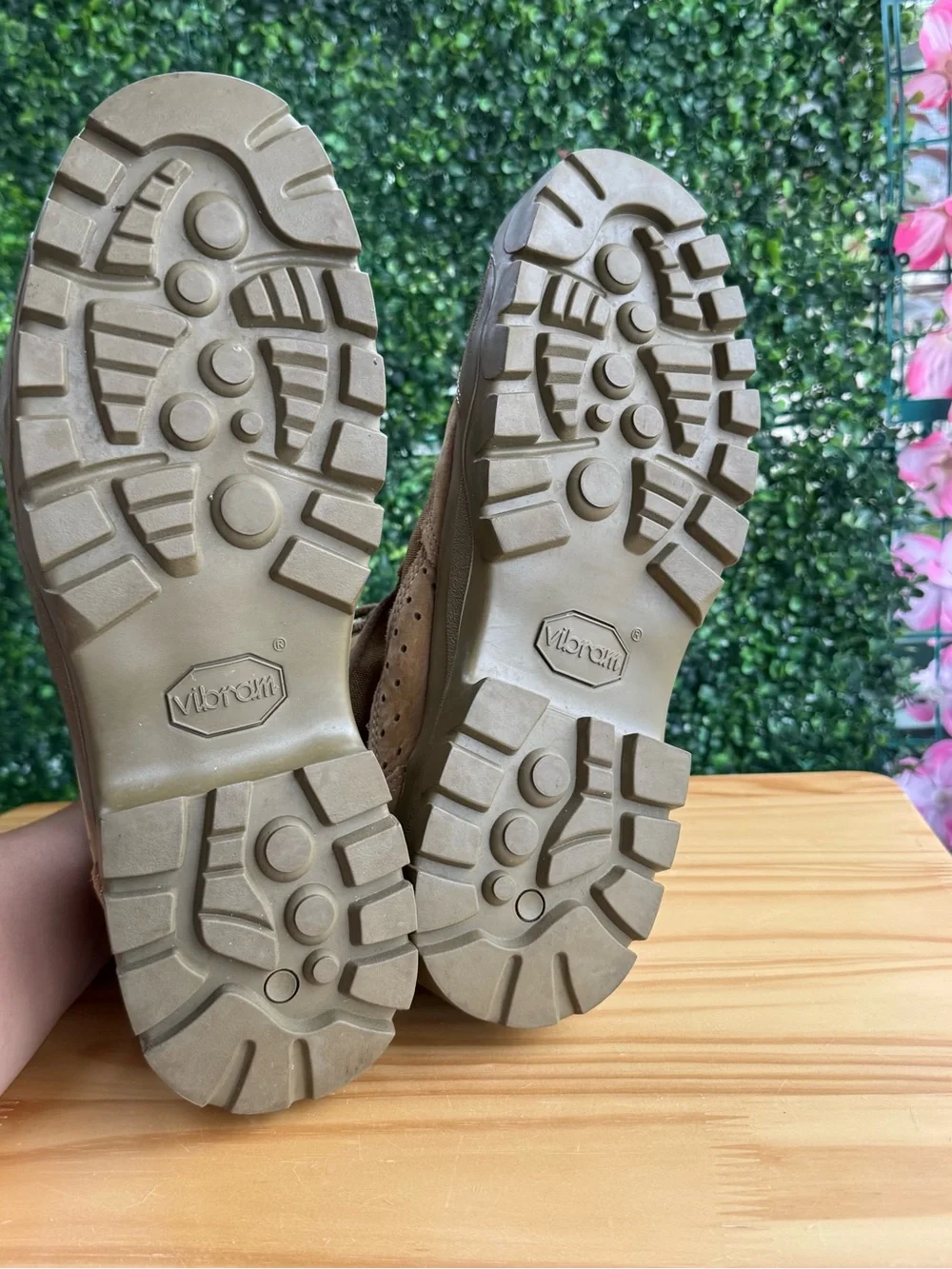 Bates US Army Combat Boots Men’s 9.5R Tan Suede Vibram Tactical Military USA
